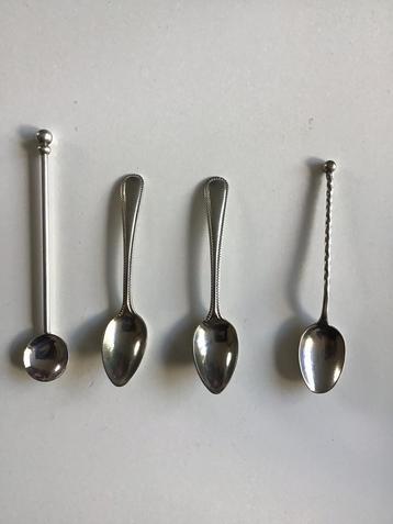 Verzameling van 4 verzilverde lepeltjes beschikbaar voor biedingen