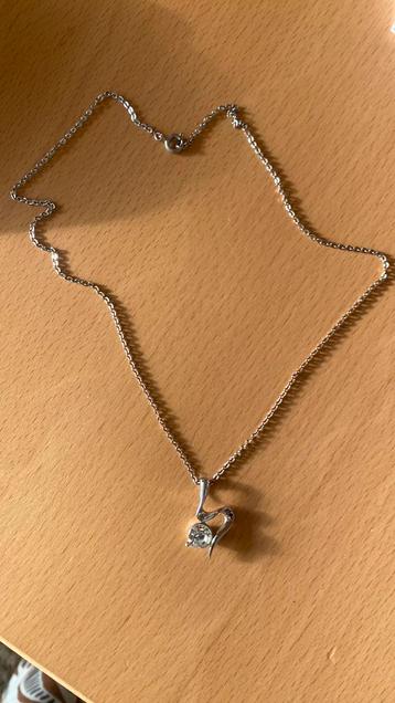 Zilveren  ketting met hanger beschikbaar voor biedingen
