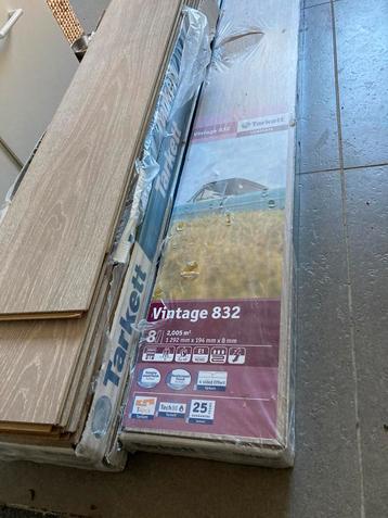 Nieuw laminaat ong 8 m2 vintage 832 tarkett groef beschikbaar voor biedingen