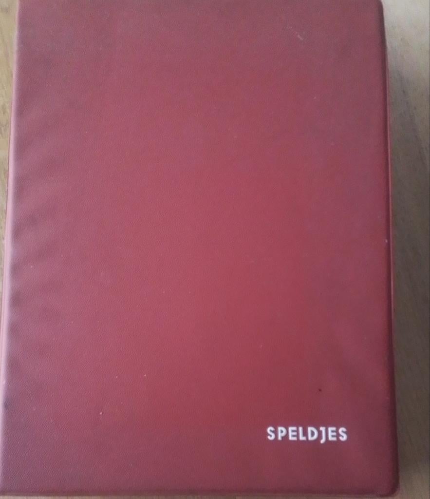 Te koop verzameling speldjes, Verzamelen, Speldjes, Pins en Buttons, Ophalen of Verzenden, Zo goed als nieuw, Overige onderwerpen