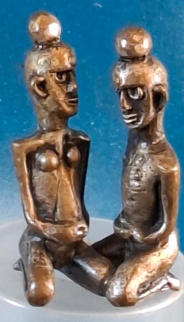 Afrikaanse beeldjes. Brons. Man & vrouw.  6.5 cm. beschikbaar voor biedingen