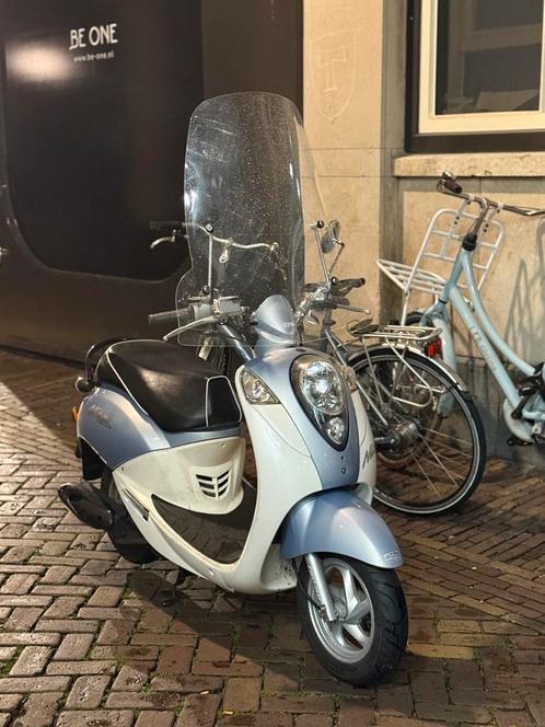 Sym mio 50cc, Fietsen en Brommers, Scooters | SYM, Zo goed als nieuw, Mio, Maximaal 25 km/u, Benzine, Ophalen