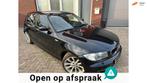 BMW 1-serie 118i / Airco / Leder / PDC / 17 inch / 5DRS, Auto's, BMW, 1-Serie, Achterwielaandrijving, Huisgarantie, Met garantie (alle)