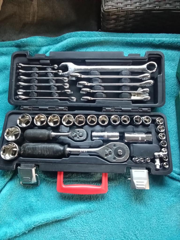 Nieuwe doppenset gereedschap - 60 euro, Doe-het-zelf en Verbouw, Gereedschap | Handgereedschap, Ophalen of Verzenden, Nieuw