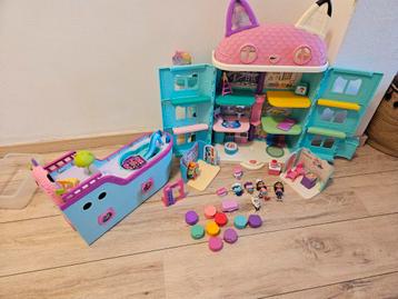 Gabby's Poppenhuis & Boot beschikbaar voor biedingen