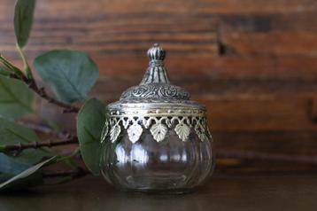 Vintage glazen pot met metalen deksel – Marokkaans/Indiaas beschikbaar voor biedingen