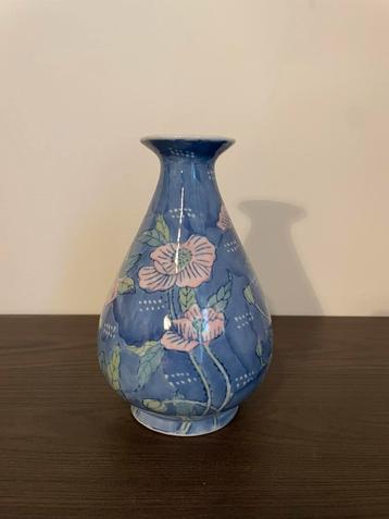 Keramieken vintage vaas met bloemenmotief – 21 cm hoog beschikbaar voor biedingen