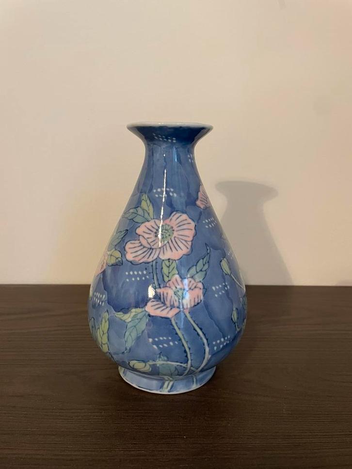 Keramieken vintage vaas met bloemenmotief – 21 cm hoog, Antiek en Kunst, Antiek | Vazen, Ophalen of Verzenden