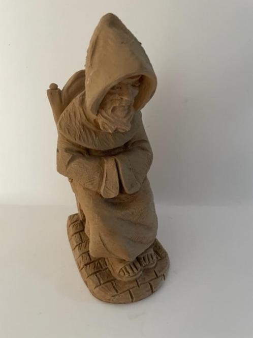 Oud stenen / terracotta beeld monnik / biddende man op stoel, Antiek en Kunst, Kunst | Beelden en Houtsnijwerken, Ophalen