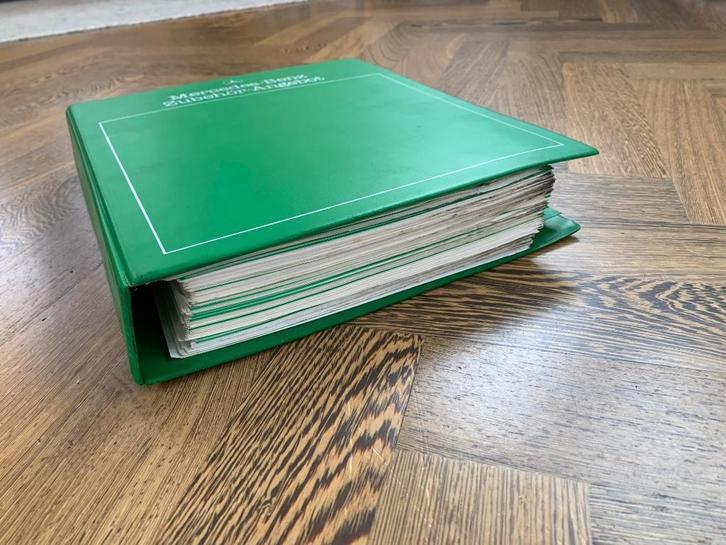Ordner intern Mercedes-Benz accessoires personenwagens 1987, Boeken, Auto's | Folders en Tijdschriften, Gelezen, Mercedes, Ophalen of Verzenden
