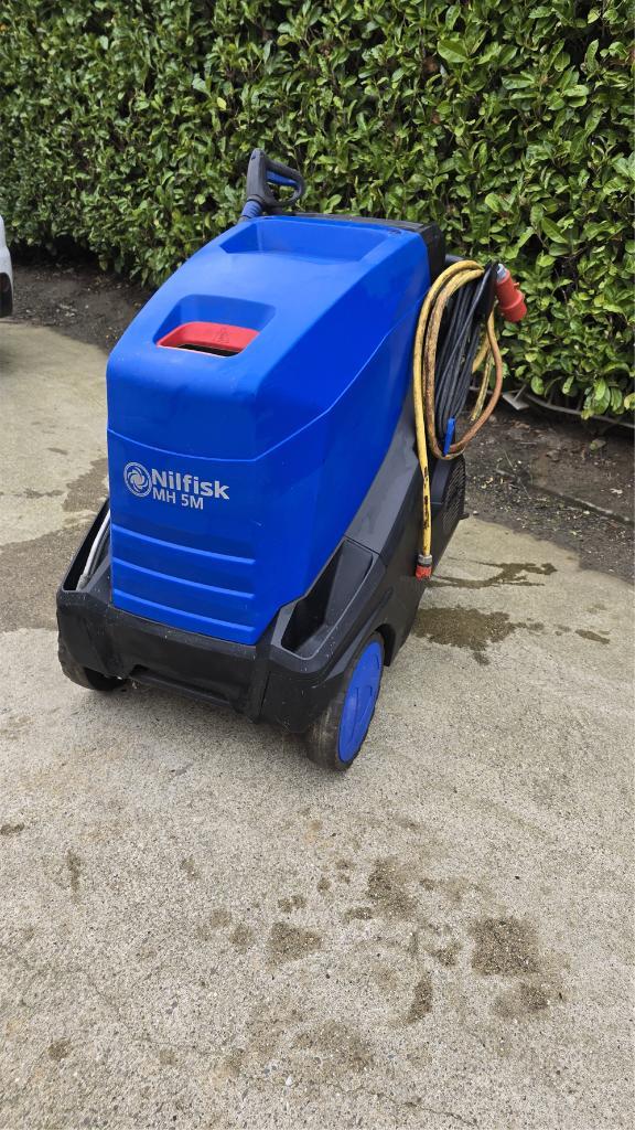 Warmwater hogedrukreiniger Nilfisk MH 5M 210/1100, Tuin en Terras, Hogedrukreinigers, Zo goed als nieuw, Elektrisch, Met regelbare waterdruk
