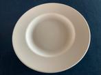 Ontbijtbord WEDGWOOD PLAIN IVORY / diam. 21.1/ zgan, Ophalen of Verzenden, Zo goed als nieuw, Bord(en), Wedgwood