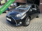 Toyota Yaris 1.3 VVT-i Dynamic AUTOMAAT*NAVI*CAMERA*CLIMA*, Auto's, Gebruikt, 4 cilinders, Zwart, 1329 cc