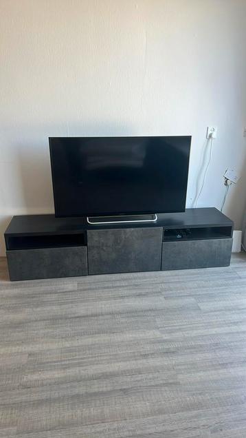 Tv meubel IKEA zwart-grijs ziet er nog uit als nieuw beschikbaar voor biedingen
