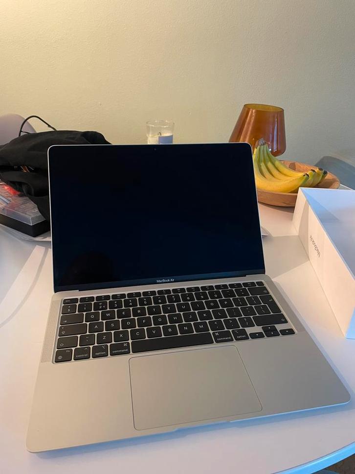 Apple MacBook Air M1 13 inch 2020 82 laad cycli NIEUWSTAAT!, Computers en Software, Apple Macbooks, Zo goed als nieuw, MacBook Air