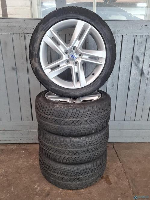 Volvo V60 winterset 235 45 17 origineel, Auto-onderdelen, Banden en Velgen, Banden en Velgen, Winterbanden, 17 inch, 235 mm, Personenwagen