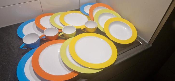 Mepal Rosti Servies - 12 Borden & 4 Kopjes, Huis en Inrichting, Keuken | Servies, Gebruikt, Compleet servies, Effen, Overige materialen