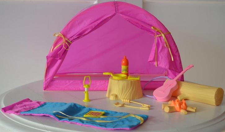 Barbie Outdoor Fun Vakantie Kampeerset (Mattel, 1993), Kinderen en Baby's, Speelgoed | Poppen, Zo goed als nieuw, Barbie, Ophalen of Verzenden