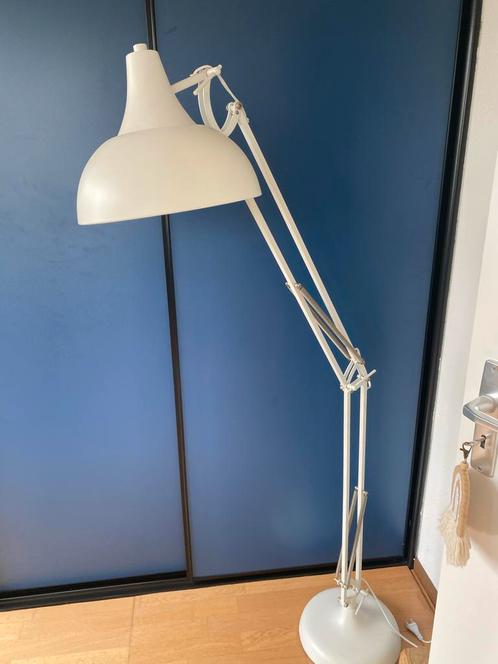 Witte Staande Lamp - Zo Goed Als Nieuw, Huis en Inrichting, Lampen | Vloerlampen, Zo goed als nieuw, 150 tot 200 cm, Metaal, Ophalen