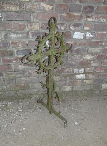 18 de eeuws gesmeed geklonken kruis veldkruis beschikbaar voor biedingen