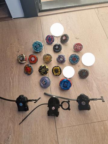 16 Beyblade Metal en Mega + 2 arena's (ook per stuk te koop) beschikbaar voor biedingen