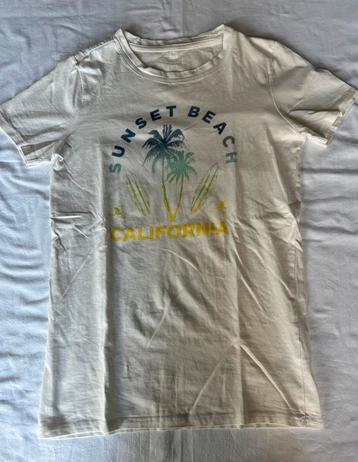 Zo goed als nieuw wit t-shirt met print beschikbaar voor biedingen