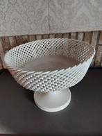 witte fruitschaal, Huis en Inrichting, Woonaccessoires | Schalen en Manden, Ophalen, Gebruikt, Rond, Porselein of Keramiek