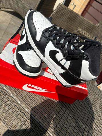 Nike dunk “high retro” beschikbaar voor biedingen
