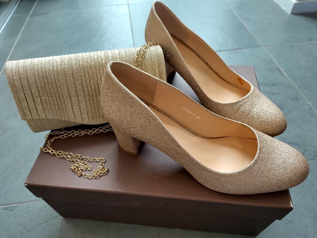 goudkleurige schoenen  (40) met clutch, Kleding | Dames, Schoenen, Pumps, Overige kleuren, Ophalen of Verzenden, Zo goed als nieuw