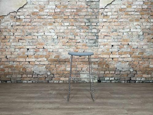 Cappellini Morrison Stool grijs bij TheReSales, Huis en Inrichting, Krukjes, Zo goed als nieuw, Overige materialen, Ophalen of Verzenden