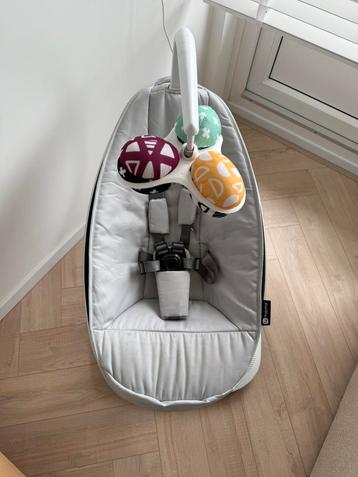 4 moms mamaroo 5 beschikbaar voor biedingen