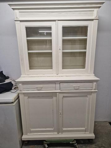 buffetkast beschikbaar voor biedingen