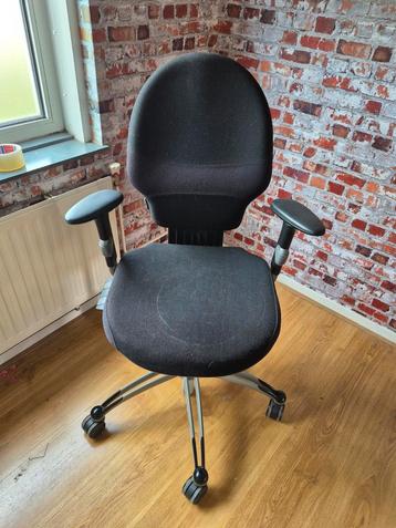 Gratis 2 burostoelen  beschikbaar voor biedingen
