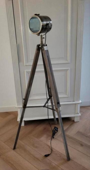 Staande lamp  verstelbaar studiolamp  zoeklicht tripot zgan beschikbaar voor biedingen