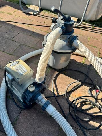 Zandfilter en pomp intex beschikbaar voor biedingen