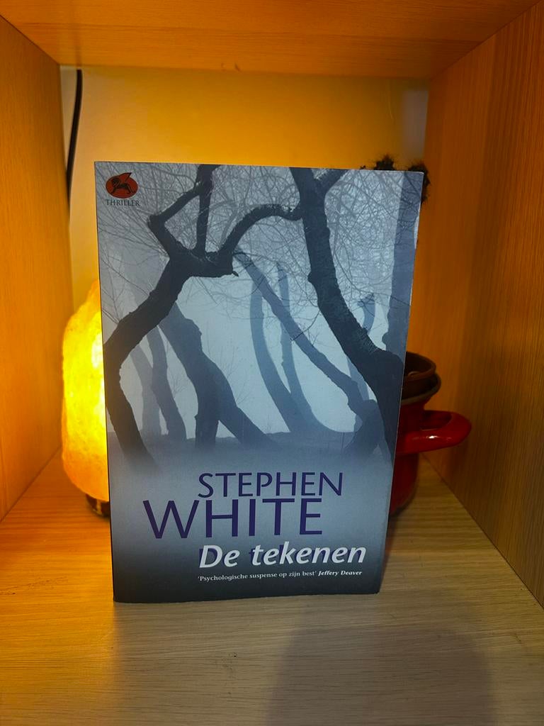De Tekenen - Stephen White - Thriller, Ophalen of Verzenden, Gelezen, Nederland