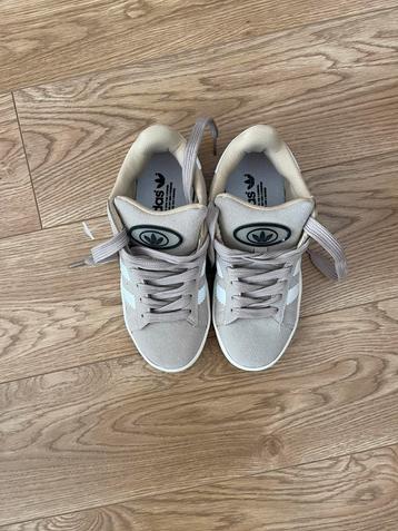 Sneakers beschikbaar voor biedingen