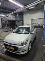 Hyundai i20 1.2 I 5-DRS 2015 Grijs/Zilver, Auto's, 40 €/maand, 4 cilinders, Origineel Nederlands, Handgeschakeld