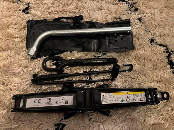 VAG VW AUDI SKODA SEAT KRIK DIV MODELLEN 5QF 011 031 F D7E, Auto diversen, Krikken, Zo goed als nieuw, Schaarkrik, Manueel, Ophalen of Verzenden