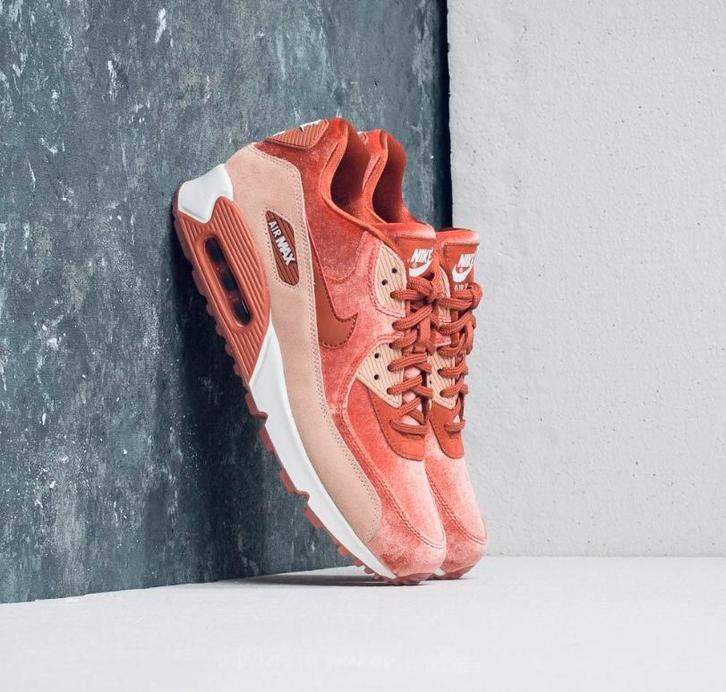 Nike Air Max 90 “LX” Dusty Peach  maat 40,5, Kleding | Dames, Schoenen, Zo goed als nieuw, Sneakers of Gympen, Beige, Ophalen of Verzenden