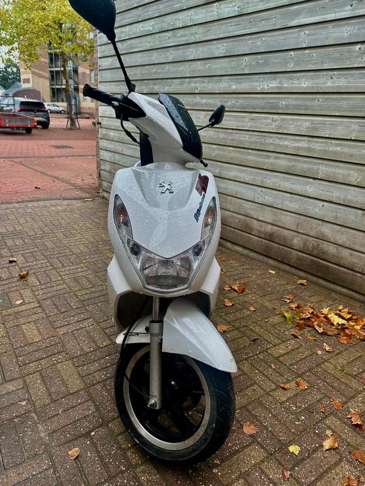 Nette peugot kisbee! Nieuwe onderdelen plus boekjes aanwezig, Fietsen en Brommers, Scooters | Peugeot, Zo goed als nieuw, Overige modellen