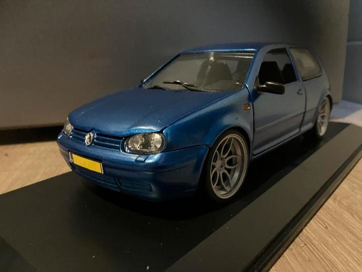 VW Golf 4 custom getuned R32, Hobby en Vrije tijd, Modelauto's | 1:18, Gebruikt, Auto, Revell, Ophalen of Verzenden