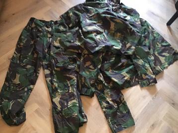 Defensie kleding en rugzak van 35 liter - Zo goed als nieuw beschikbaar voor biedingen