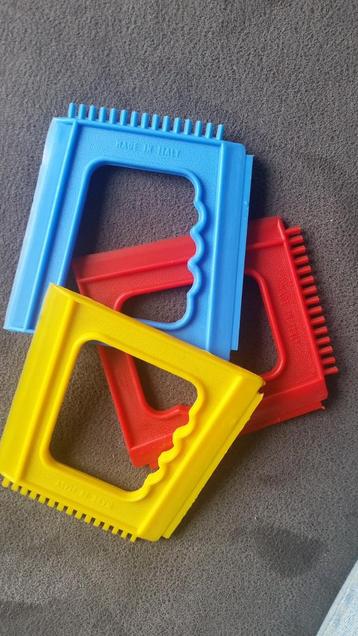 Ijskrabber doos 100 ijskrabbers vierkant voor maar €10.00 beschikbaar voor biedingen