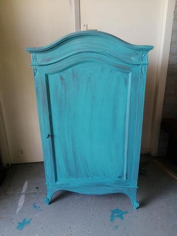 Vintage kast beschikbaar voor biedingen