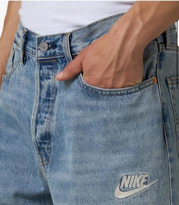 Gezocht: Levi’s x Nike jeans denim beschikbaar voor biedingen