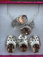 Zilveren sieraden set met kleurveranderende zultaniet, Nieuw, Knopjes of Stekers, Met edelsteen, Ophalen of Verzenden