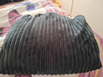 Mooie Dikke Sprei / Warme Deken beschikbaar voor biedingen