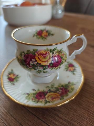 Elisabethan Kopje met Schotel beschikbaar voor biedingen