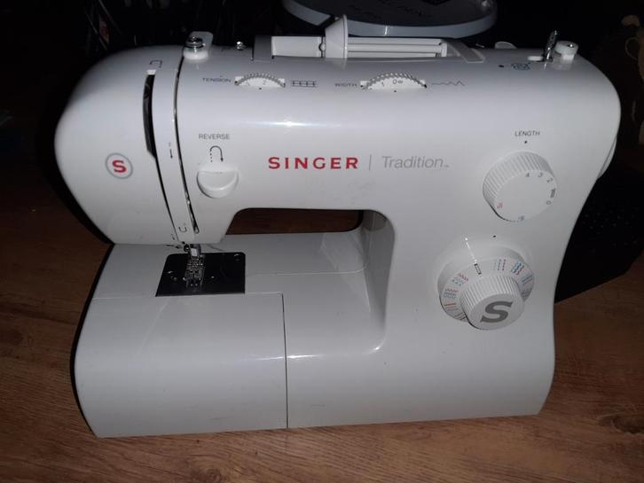 Singer naaimachine, Hobby en Vrije tijd, Naaimachines en Toebehoren, Ophalen